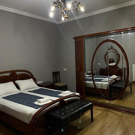 Apartment Anzi Batumi Esterno foto